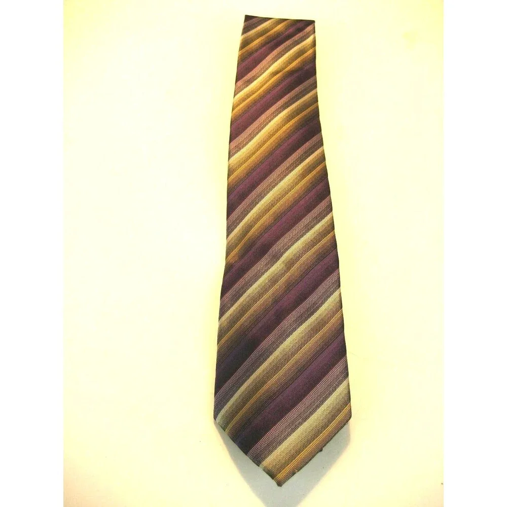 NWOT Pravata 100% Microfibre Geometric  Design Necktie